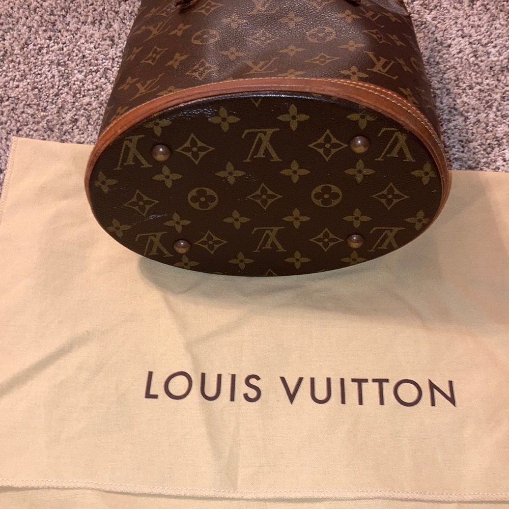 Great condition real Louis Vuitton purse